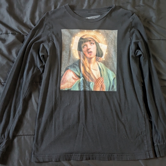 Mia Wallace Graphic Long Sleeve Tee - Picture 1 of 6
